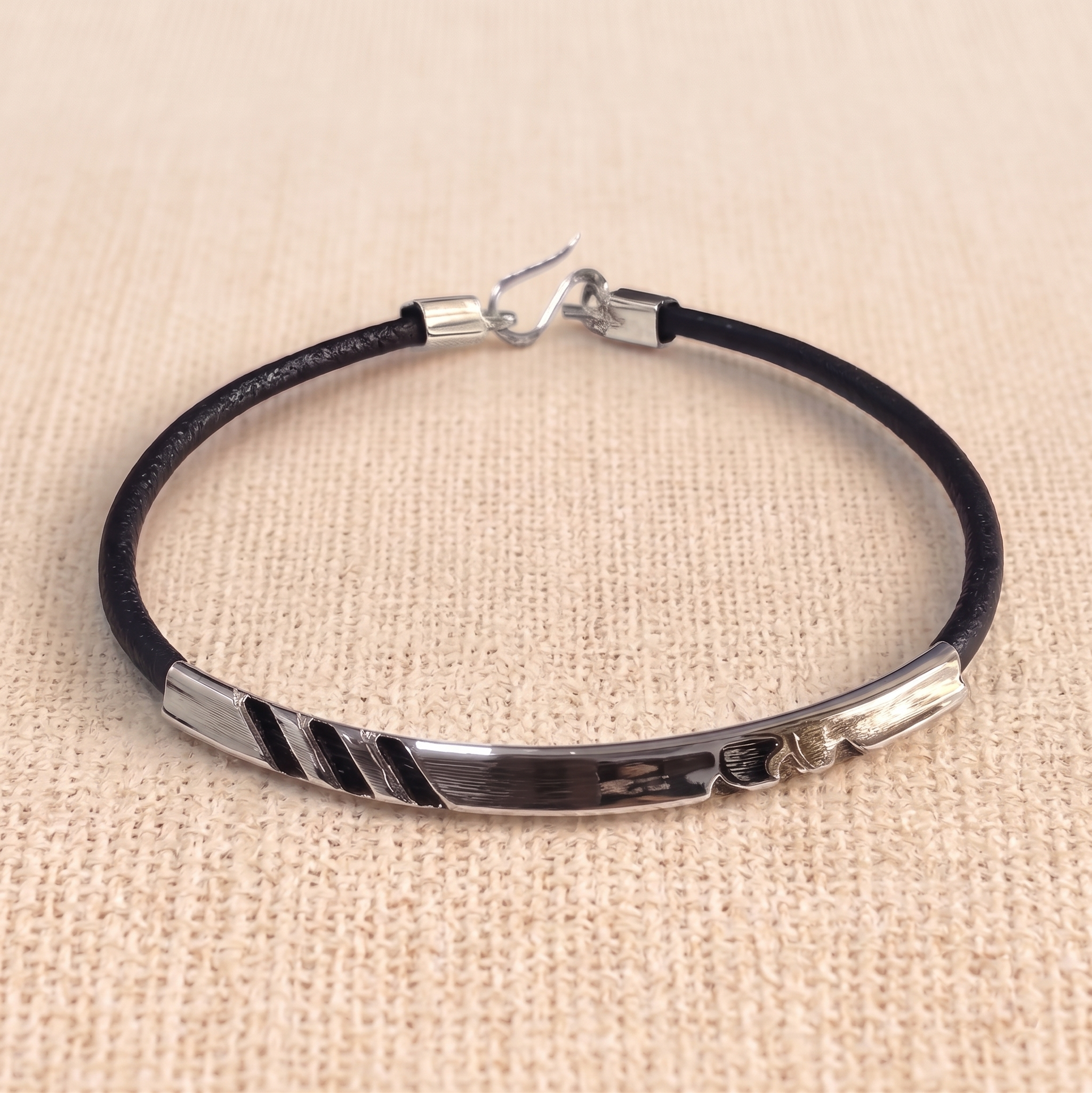 The Apex Asymmetric .925 Silver & Slim Leather Bracelet – Onyx Black Edition