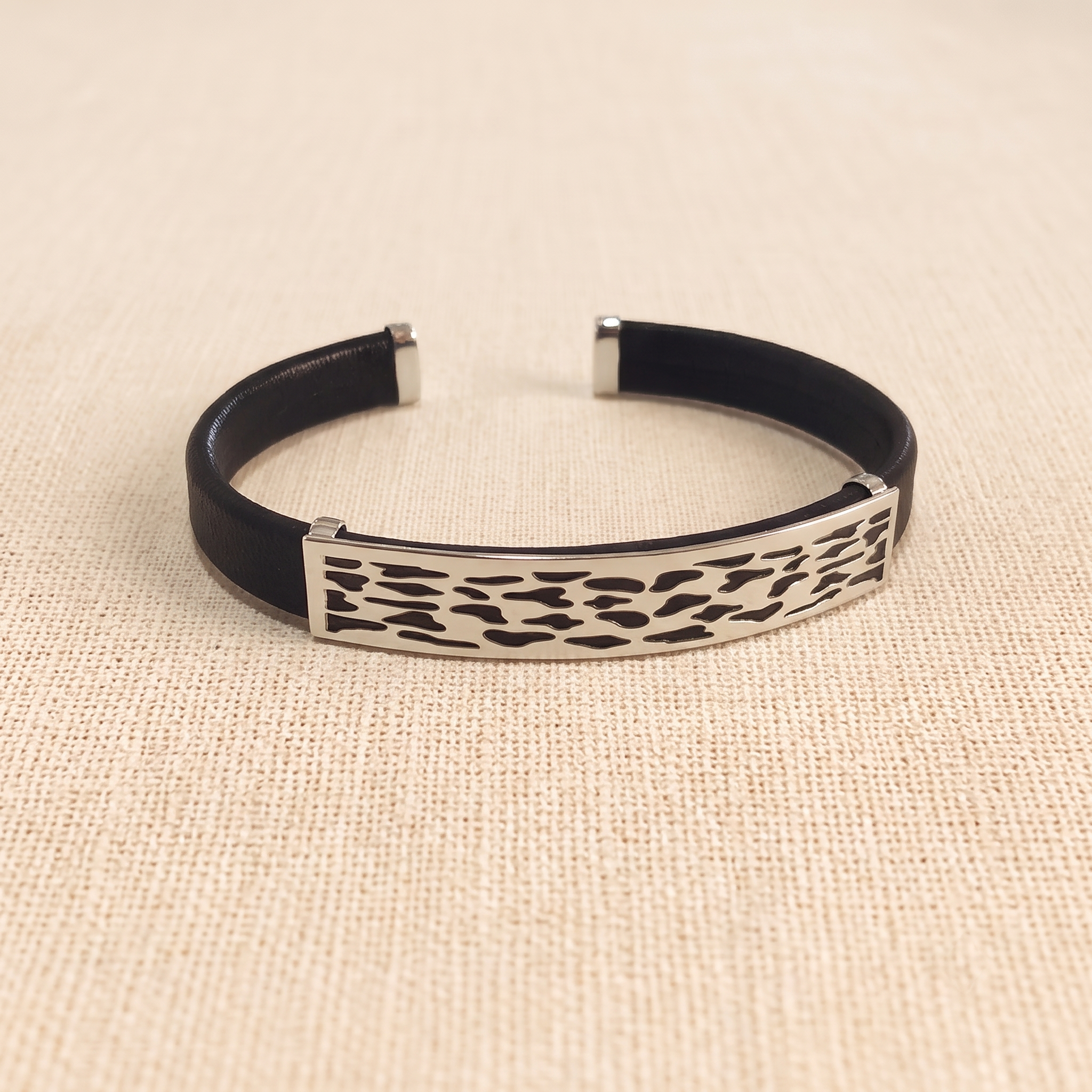 The Safari .925 Sterling Silver & Leather Cuff – Onyx Black Edition