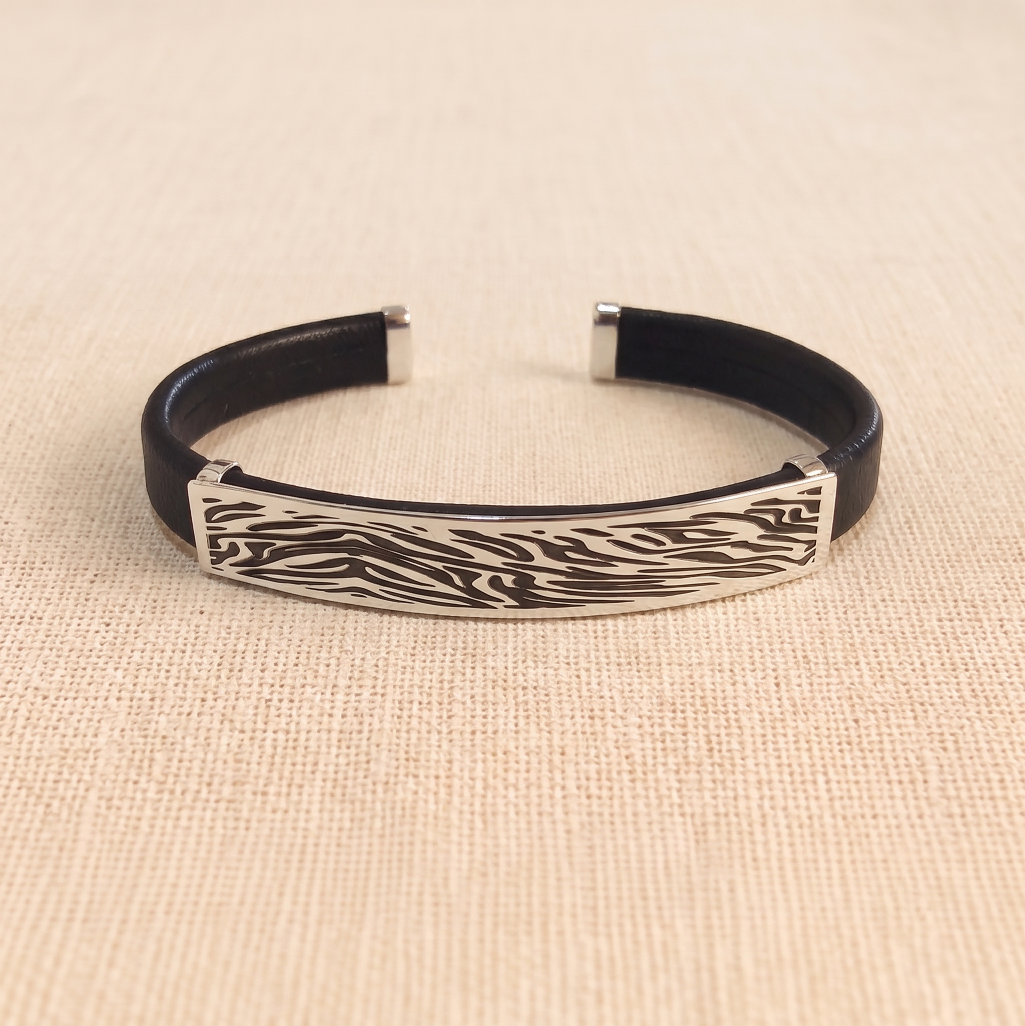 The Vanguard .925 Sterling Silver & Leather Cuff – Onyx Black Edition